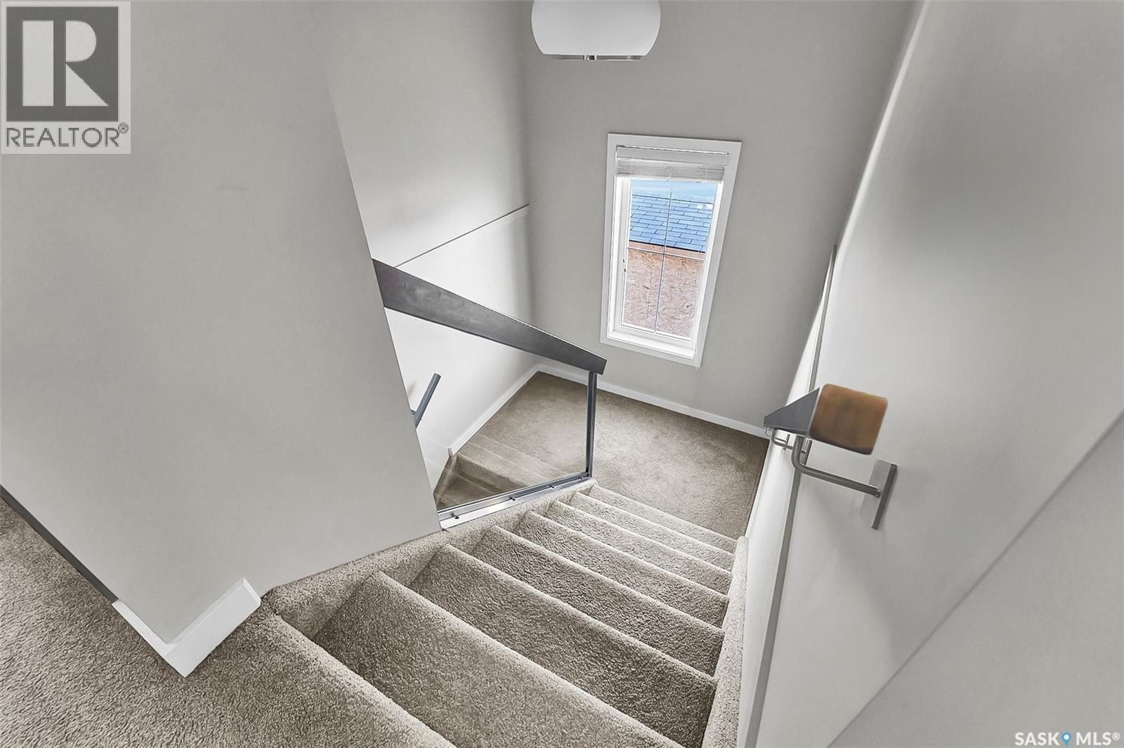 611 PICHLER CRESCENT Image 21