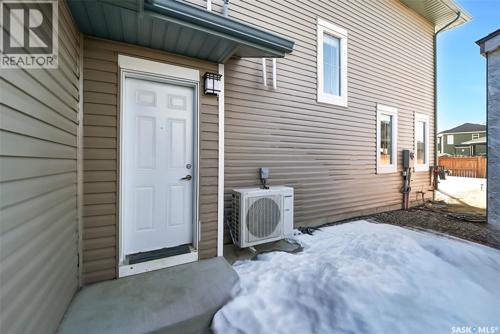 611 PICHLER CRESCENT Image 24