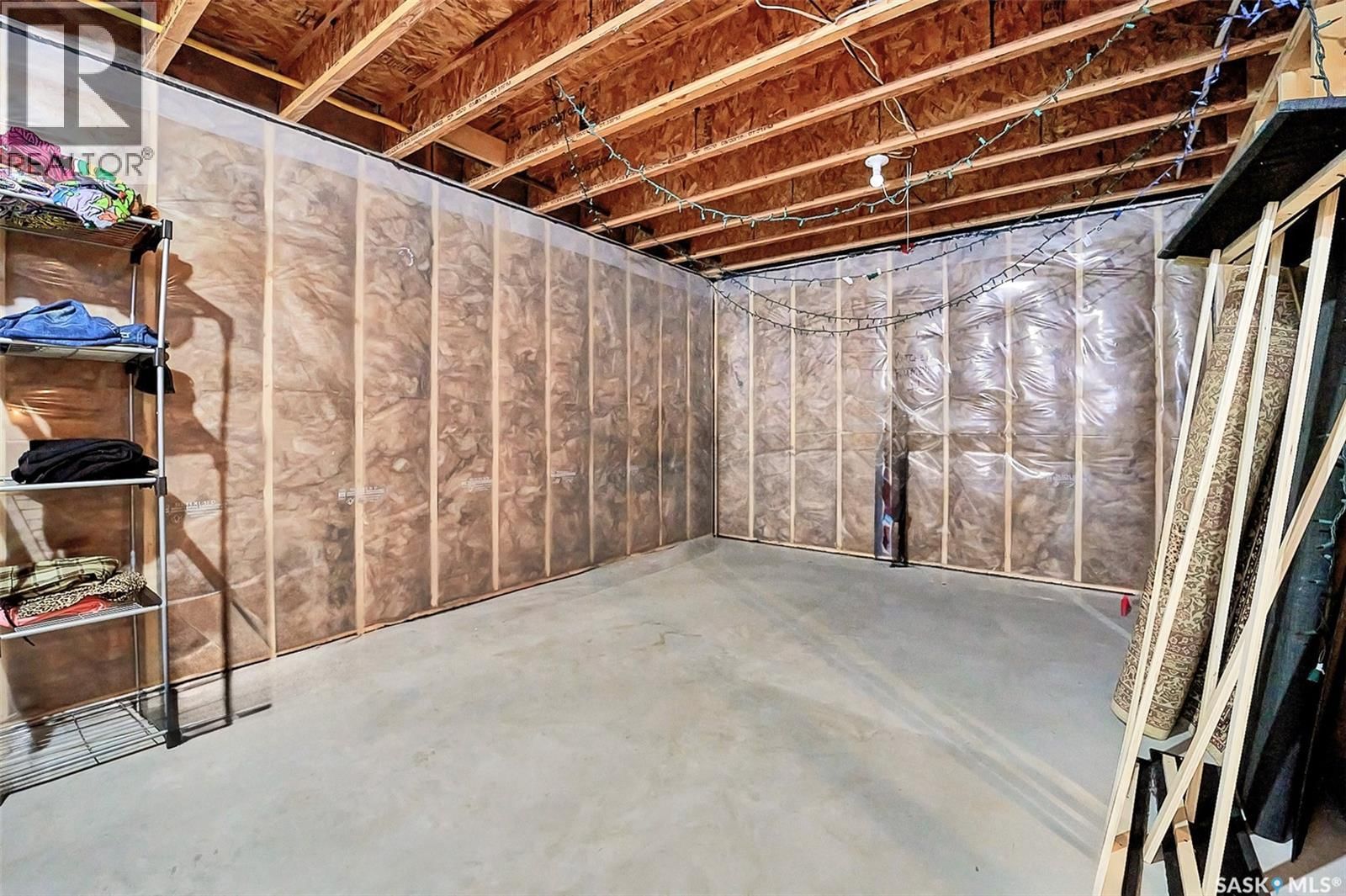 611 PICHLER CRESCENT Image 28