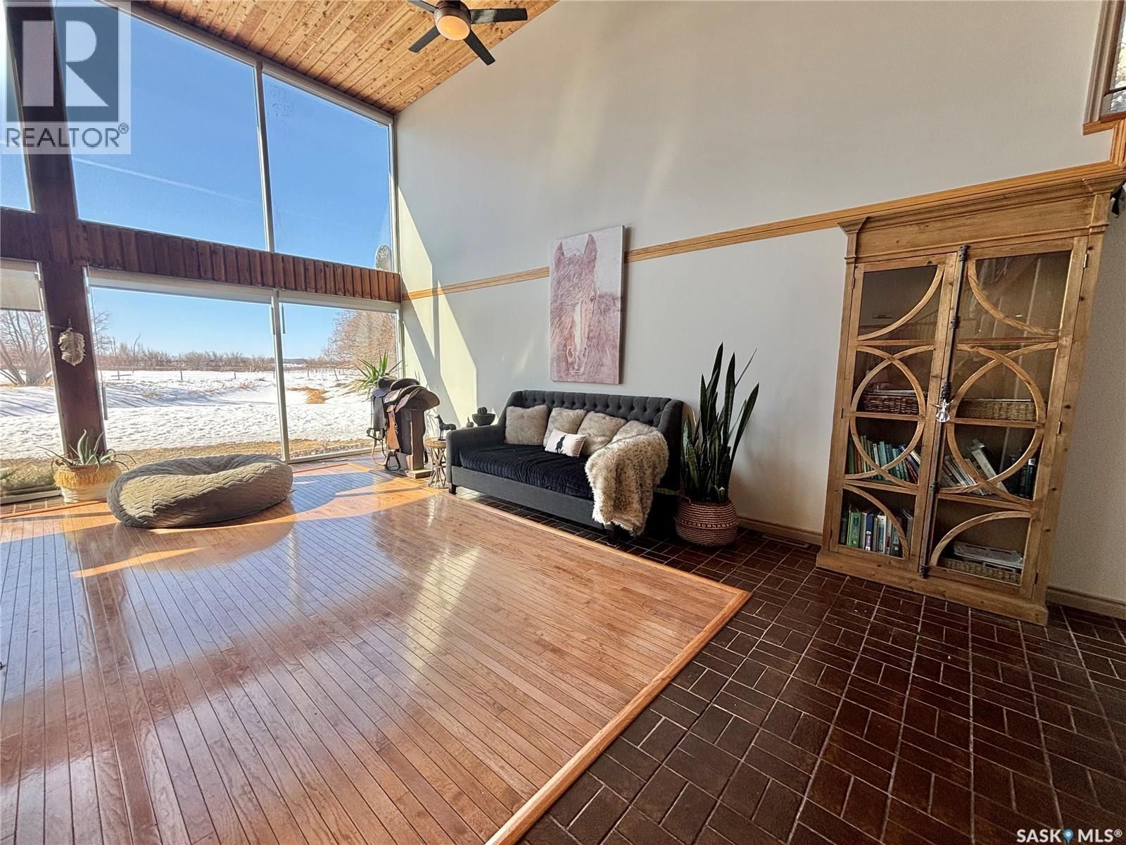 SPRUCE HILL ACREAGE Image 12