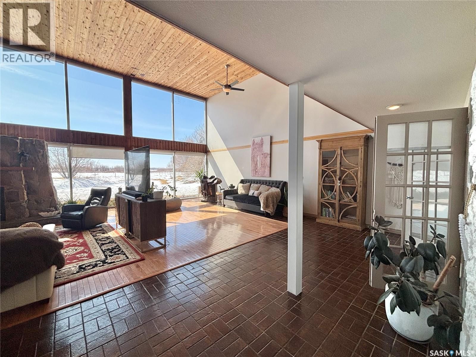 SPRUCE HILL ACREAGE Image 22