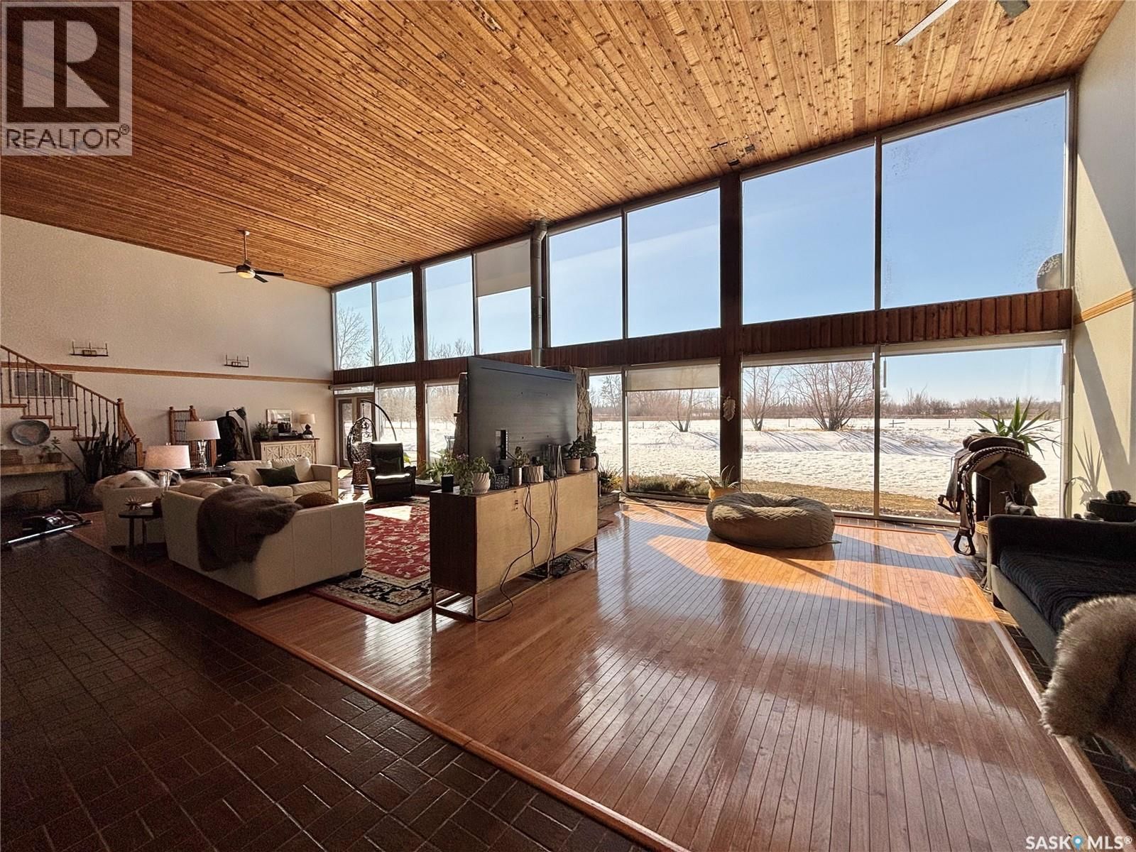 SPRUCE HILL ACREAGE Image 9