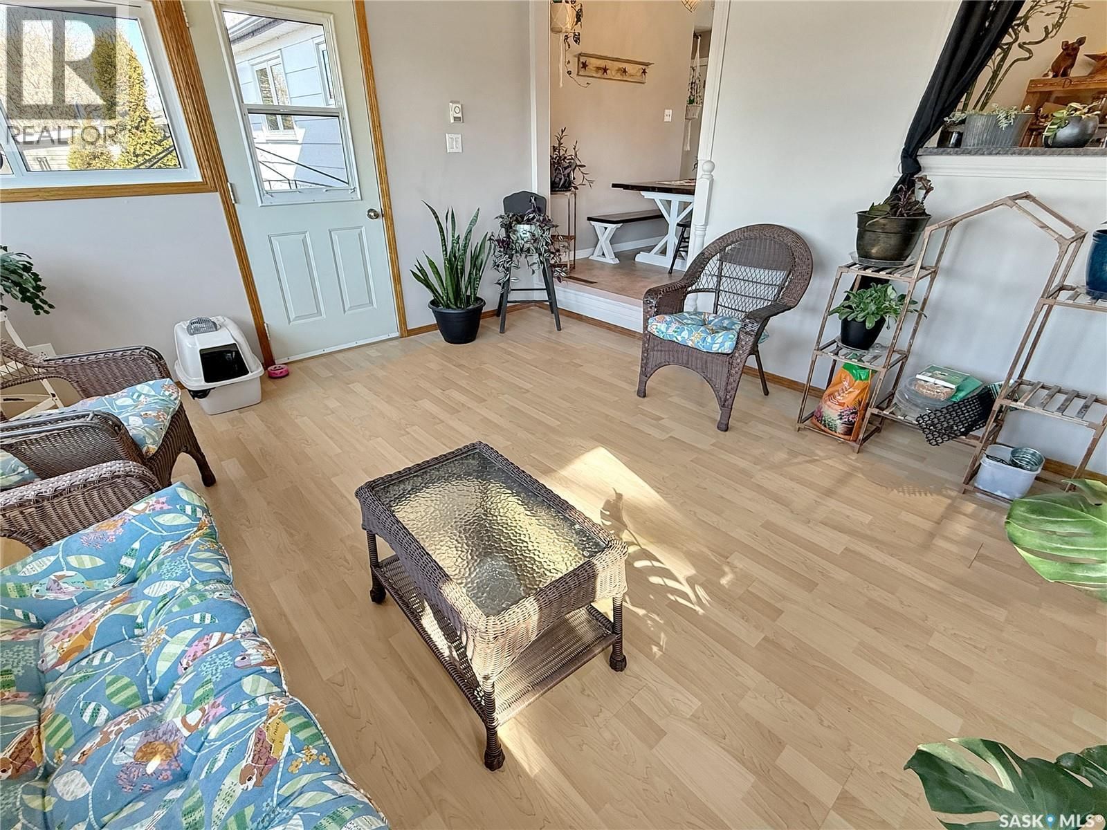 290 BURKE CRESCENT Image 16