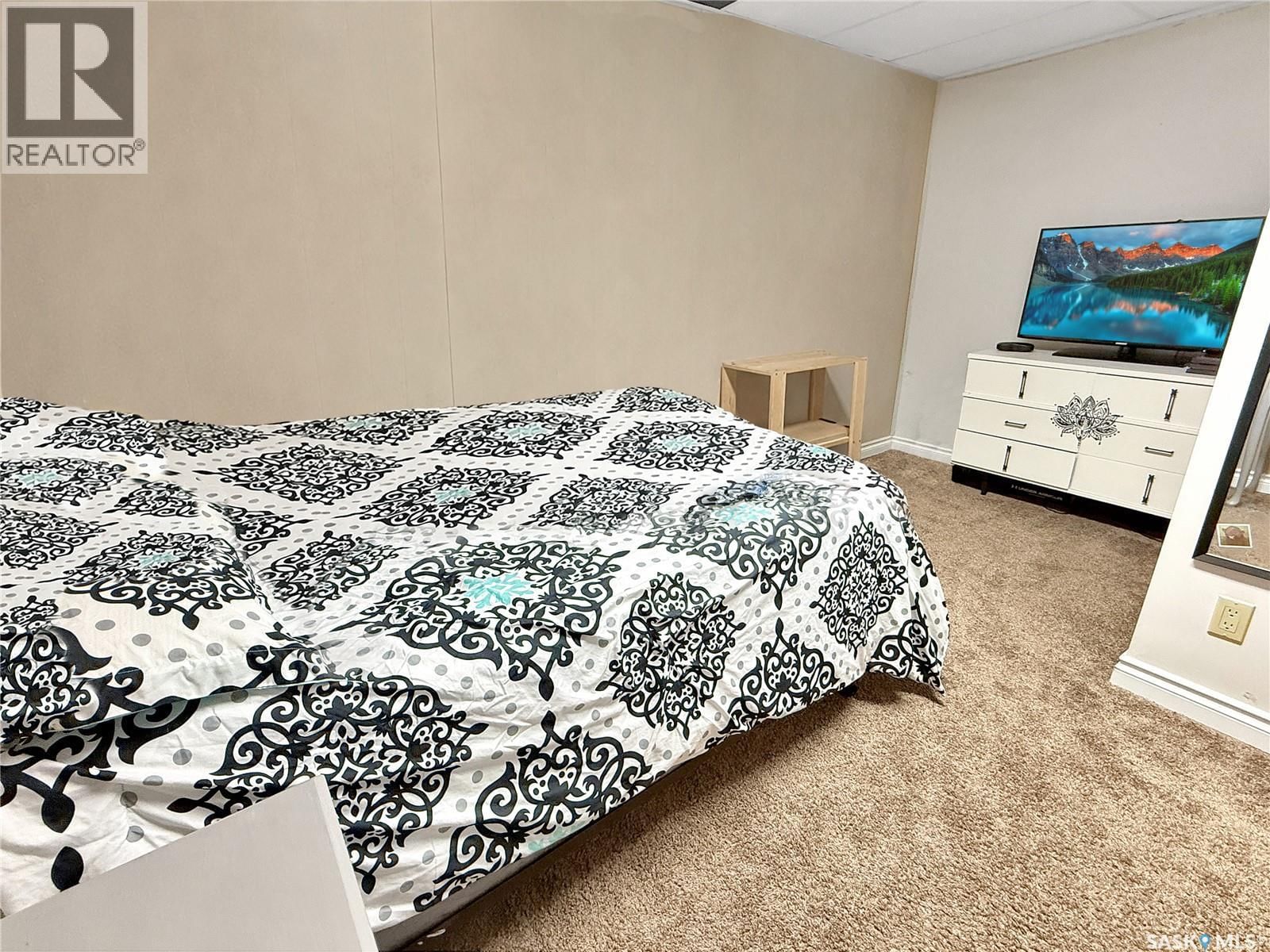 290 BURKE CRESCENT Image 20