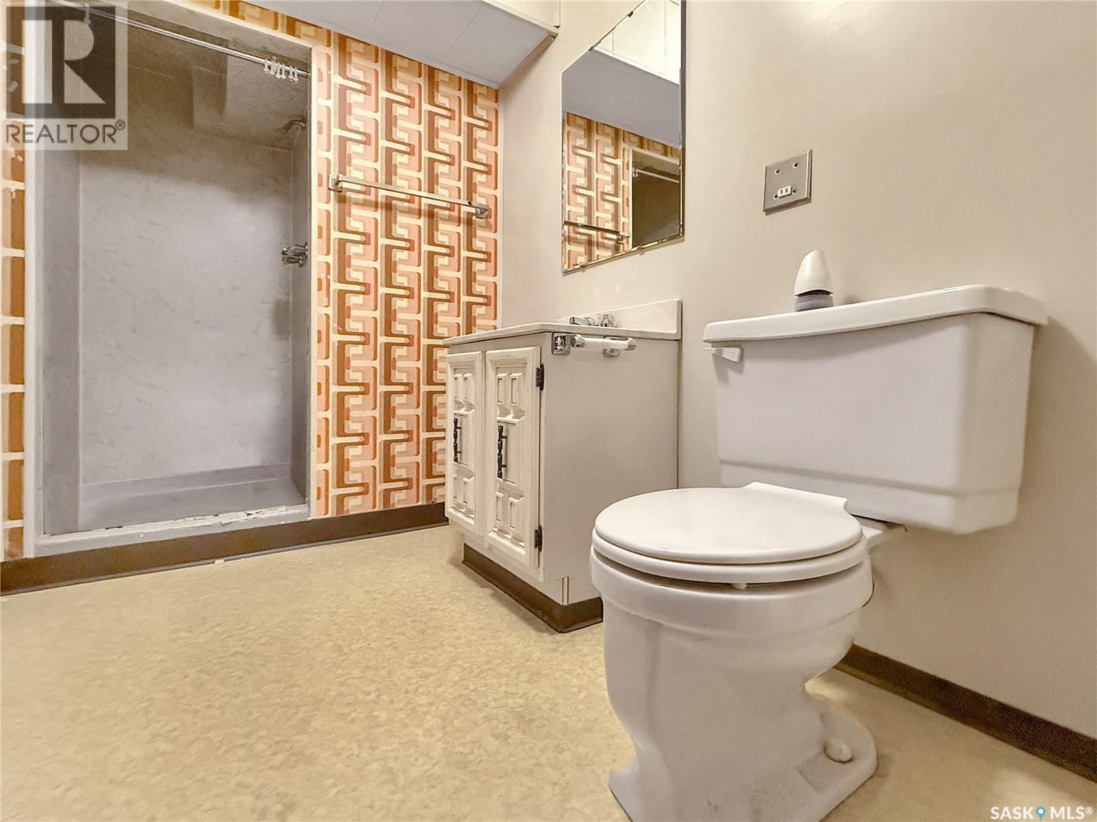 290 BURKE CRESCENT Image 21