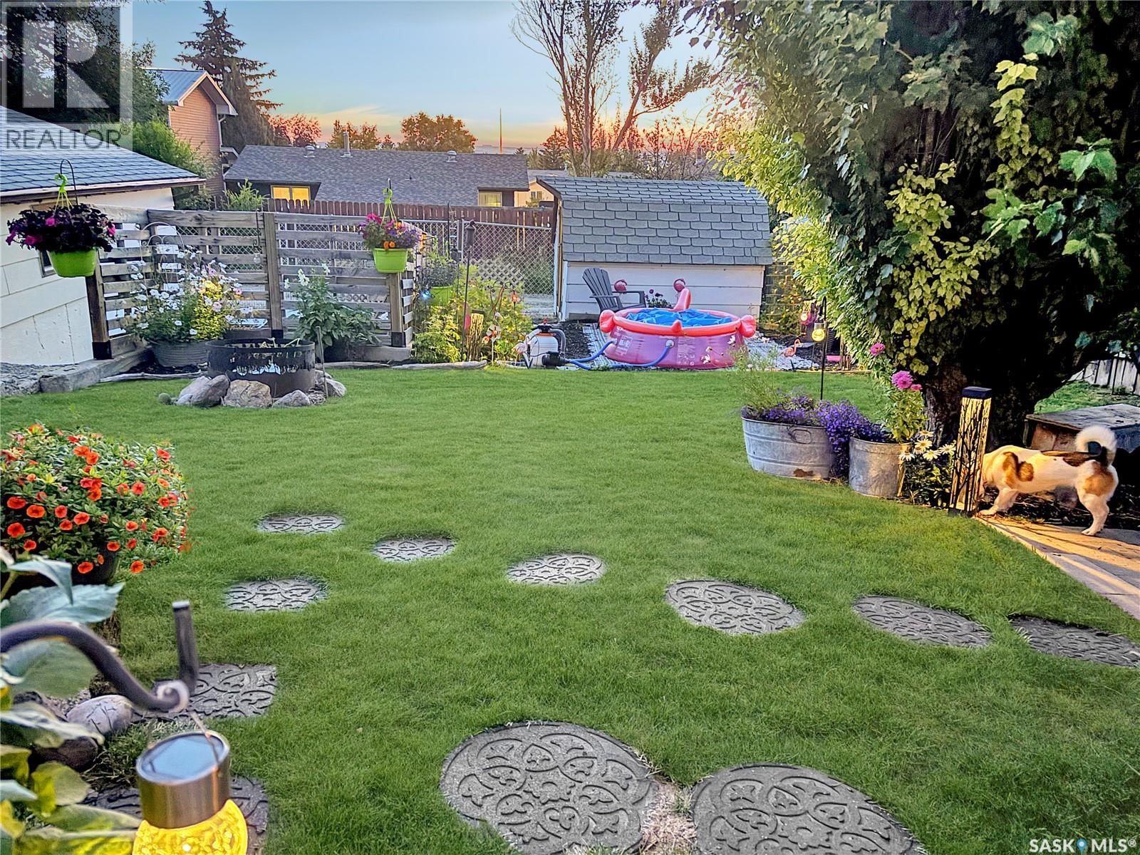 290 BURKE CRESCENT Image 22