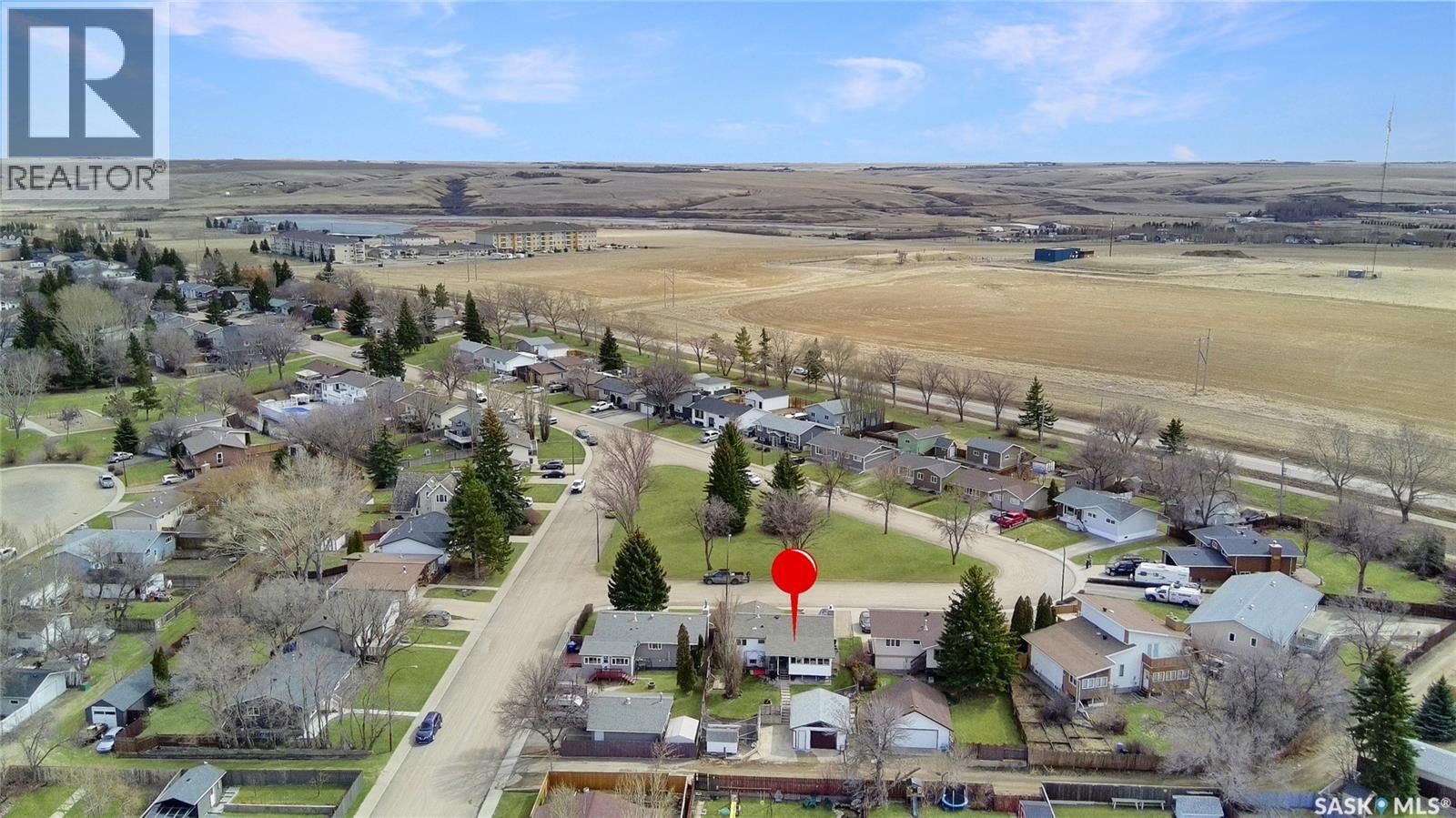 290 BURKE CRESCENT Image 31