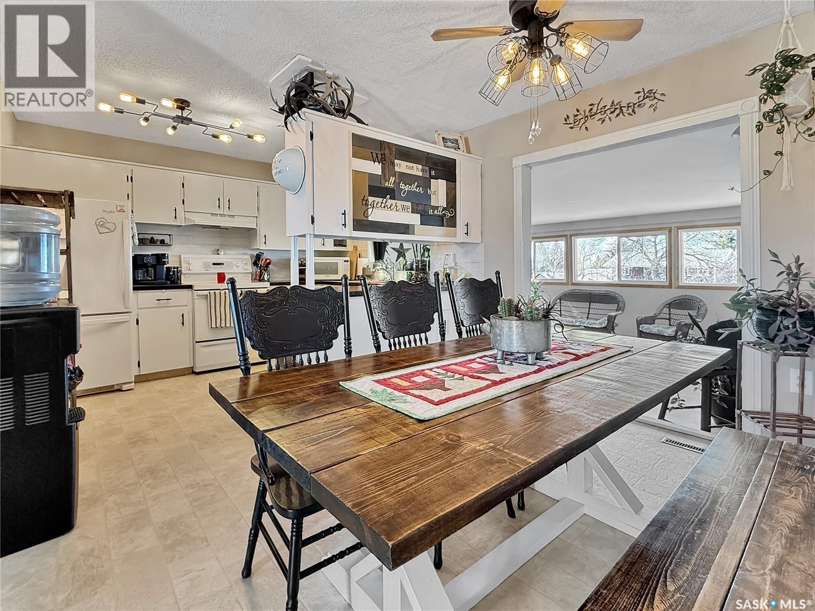 290 BURKE CRESCENT Image 5