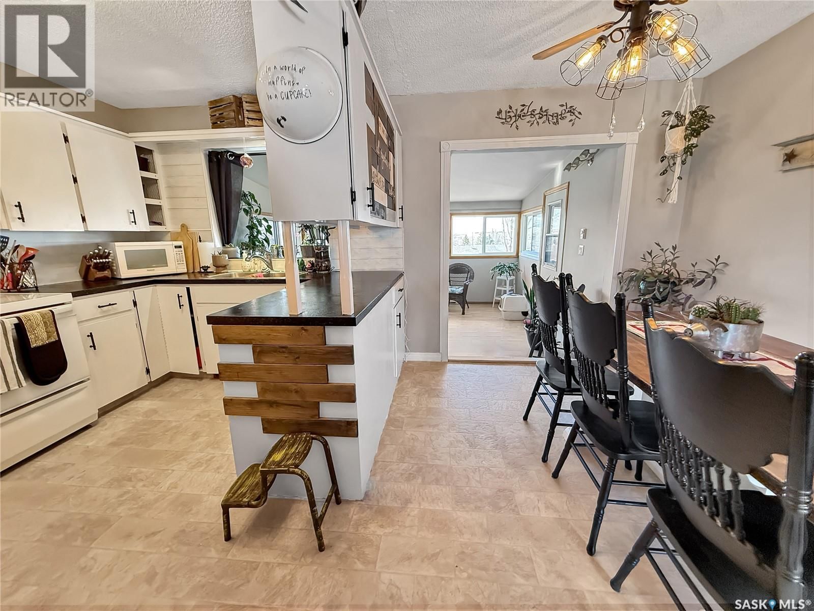 290 BURKE CRESCENT Image 6