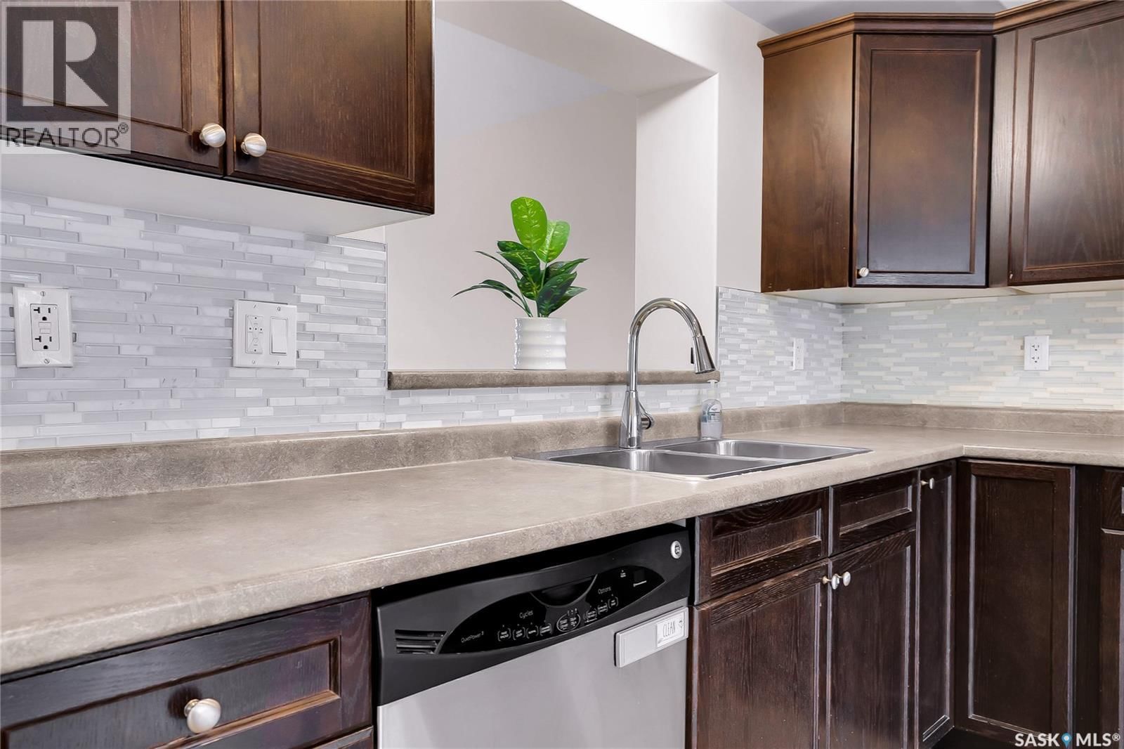 370 CORNISH ROAD Image 14