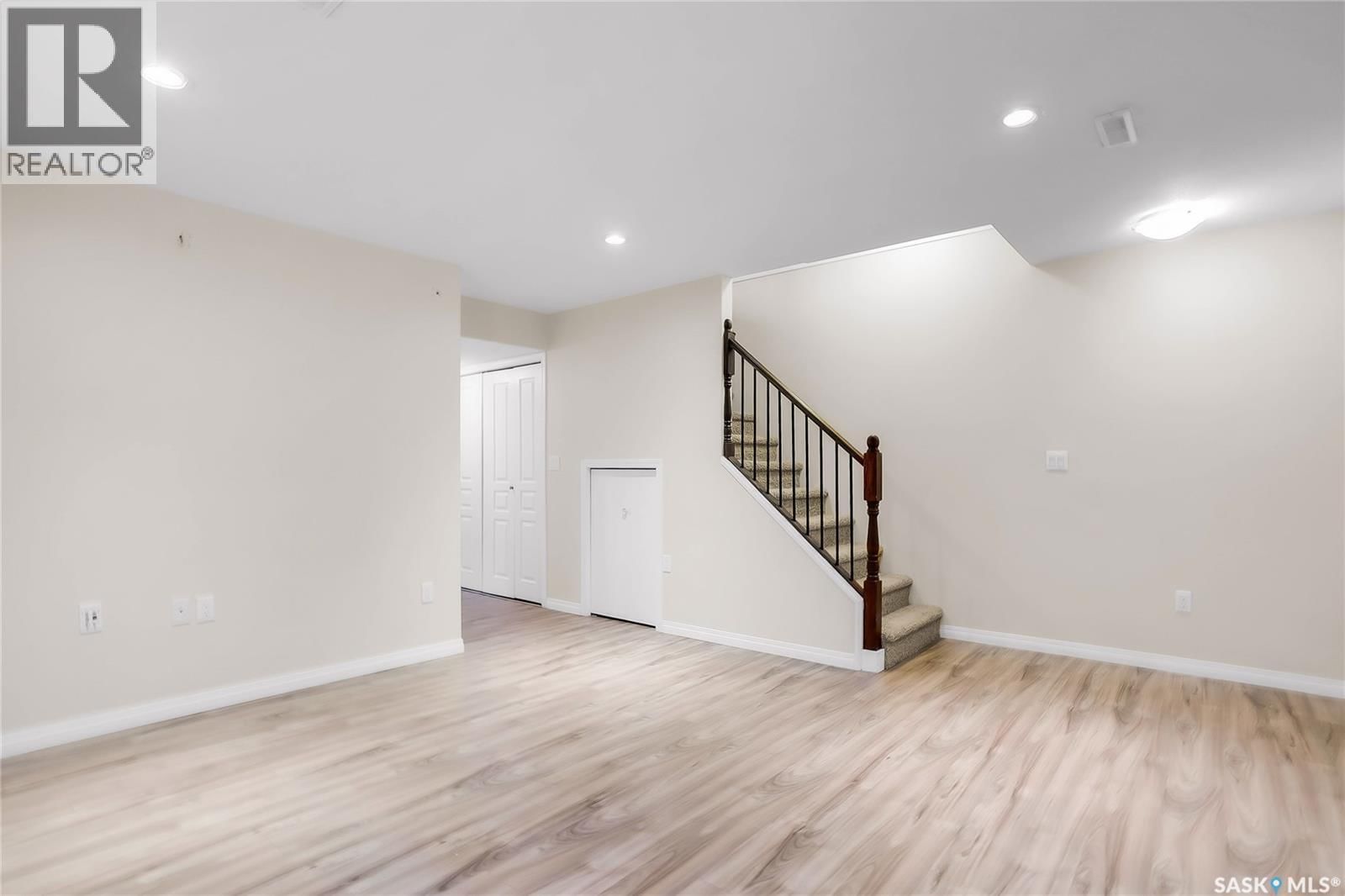 370 CORNISH ROAD Image 32