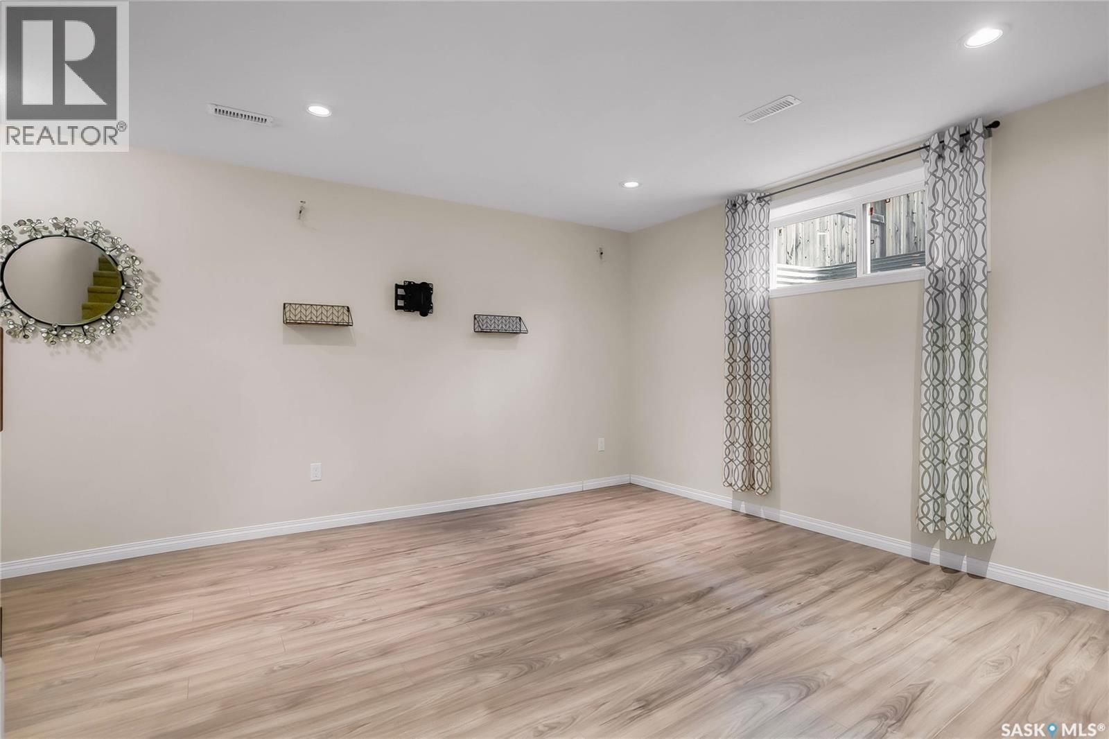 370 CORNISH ROAD Image 34