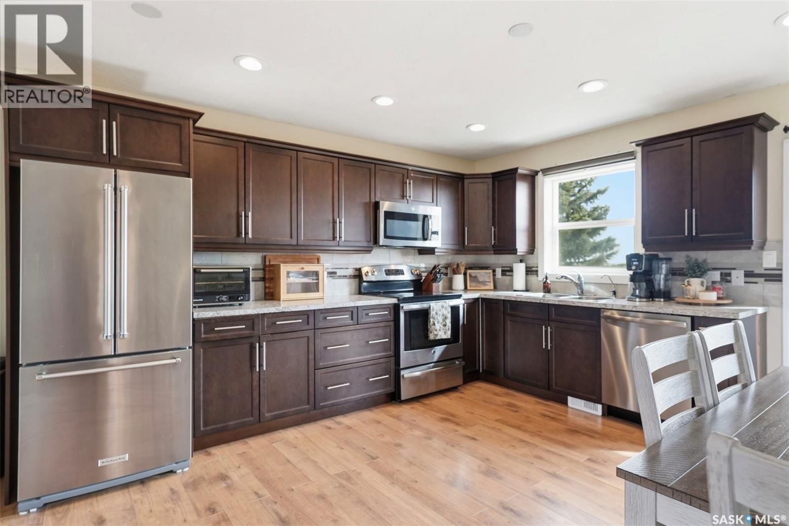 904 P AVENUE Image 10