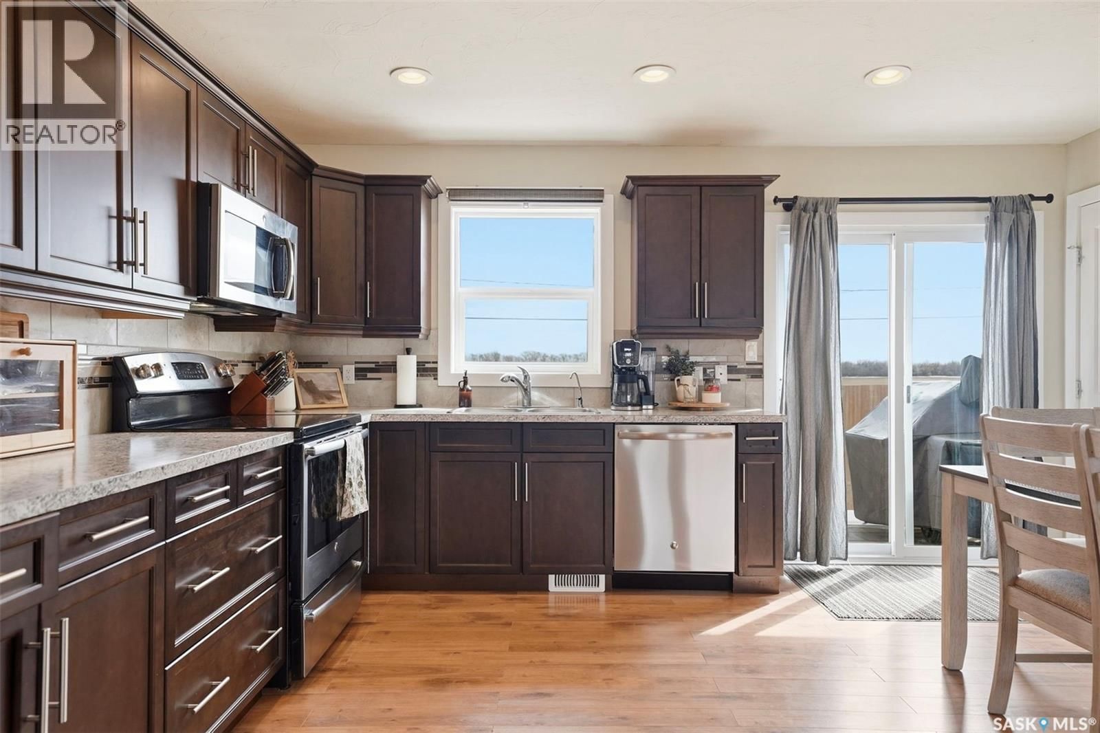 904 P AVENUE Image 11