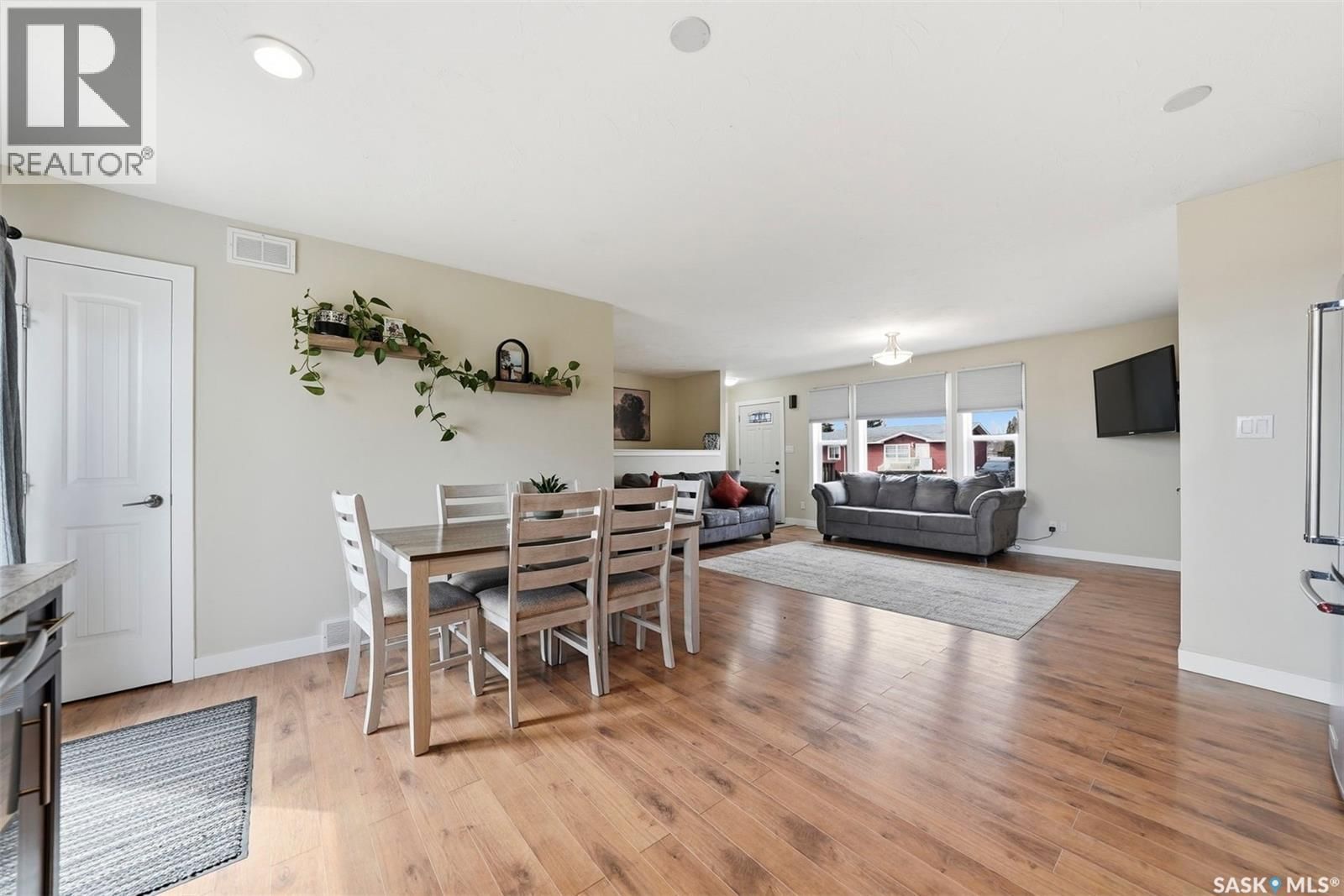 904 P AVENUE Image 15