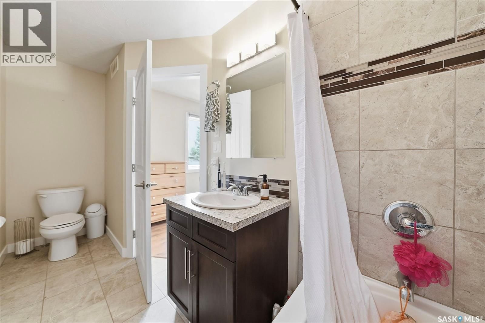 904 P AVENUE Image 18