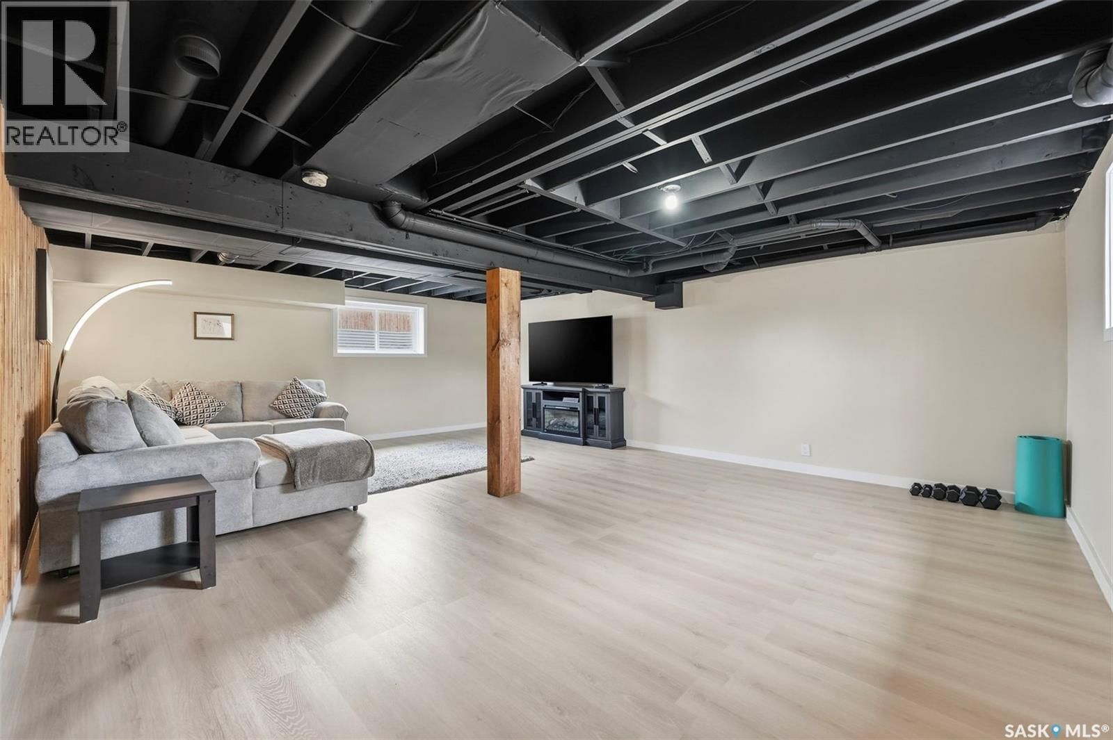 904 P AVENUE Image 23