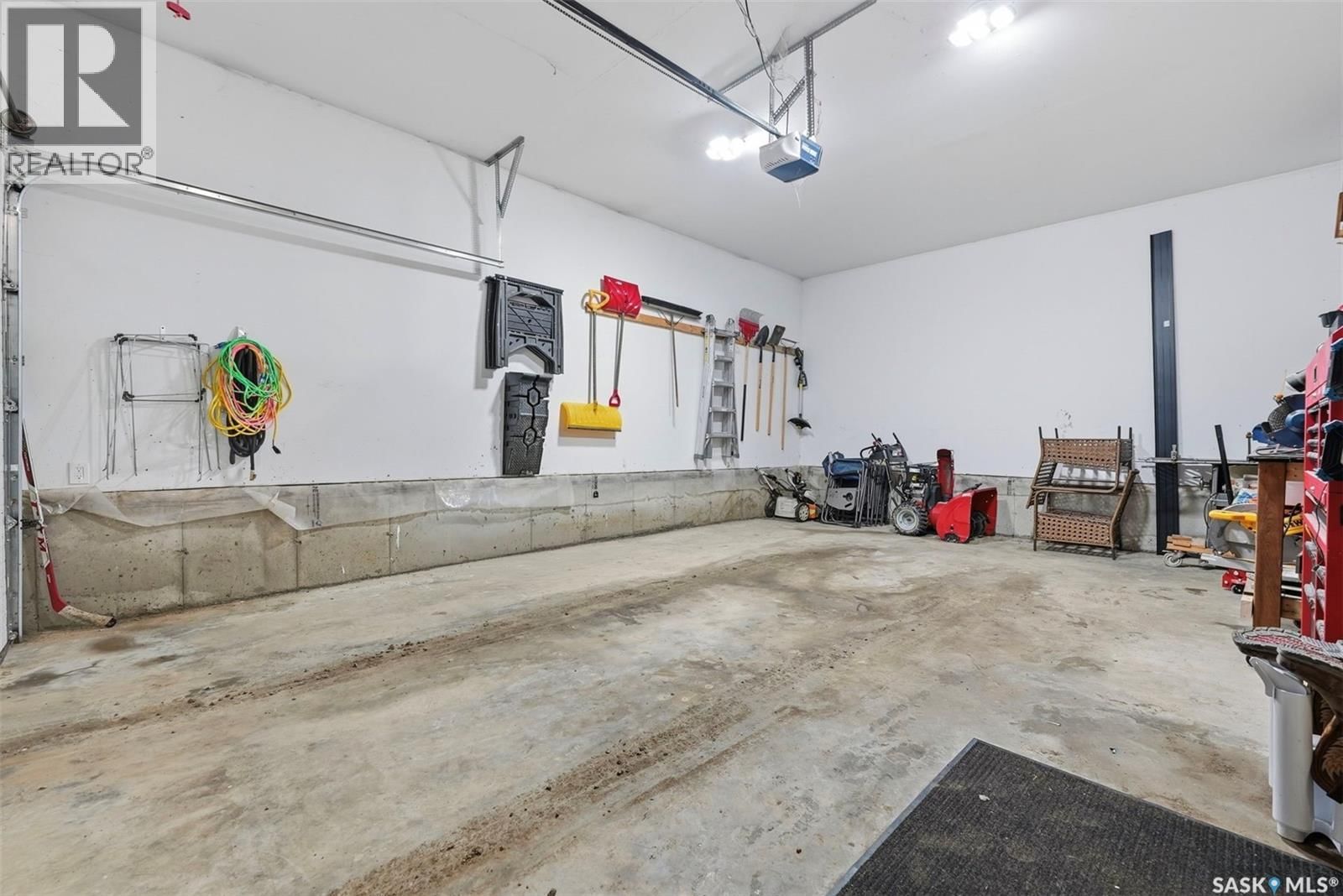 904 P AVENUE Image 30