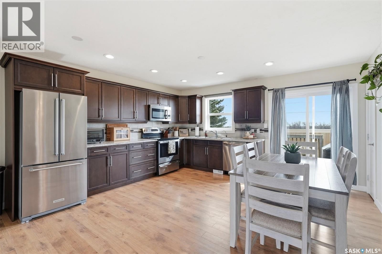 904 P AVENUE Image 9