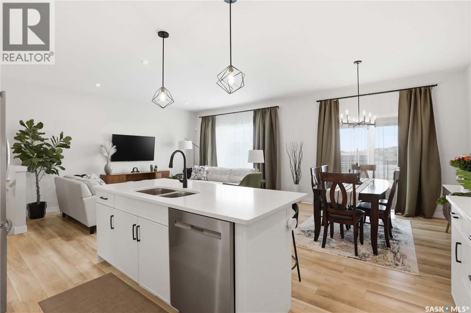 114 KEITH WAY Image 10