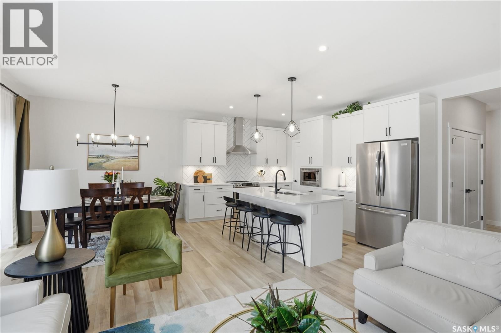 114 KEITH WAY Image 14