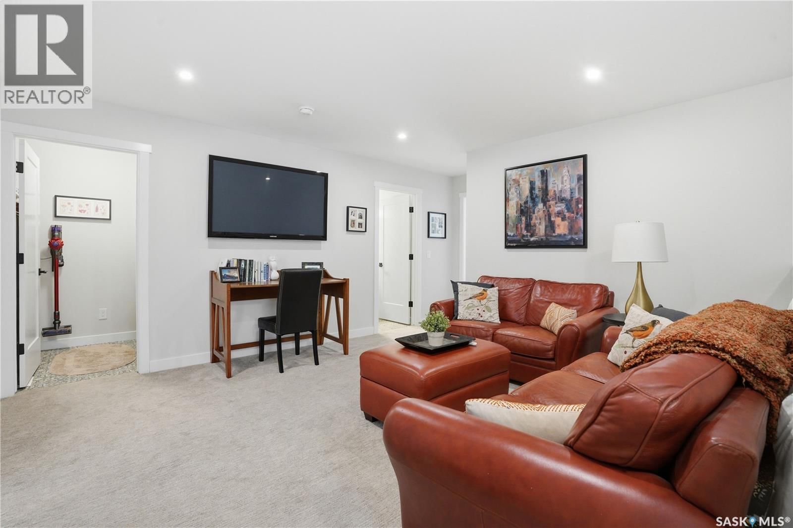 114 KEITH WAY Image 24