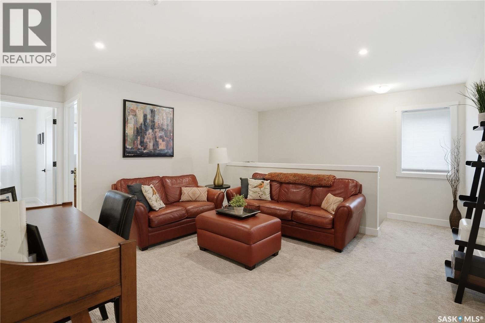 114 KEITH WAY Image 25