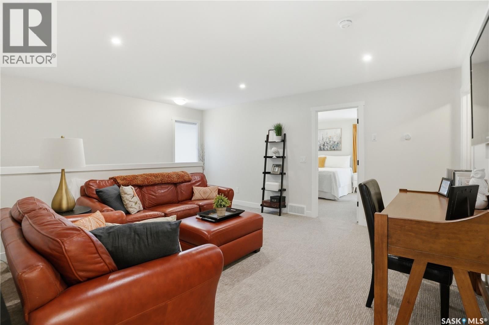 114 KEITH WAY Image 26