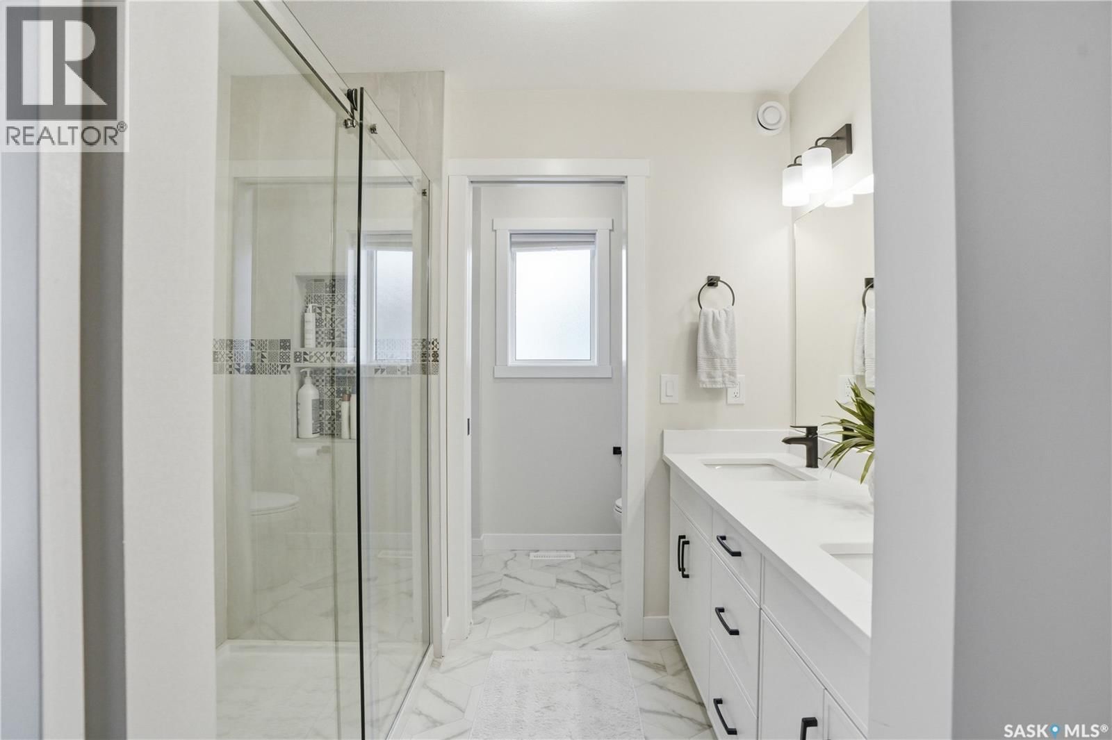 114 KEITH WAY Image 30