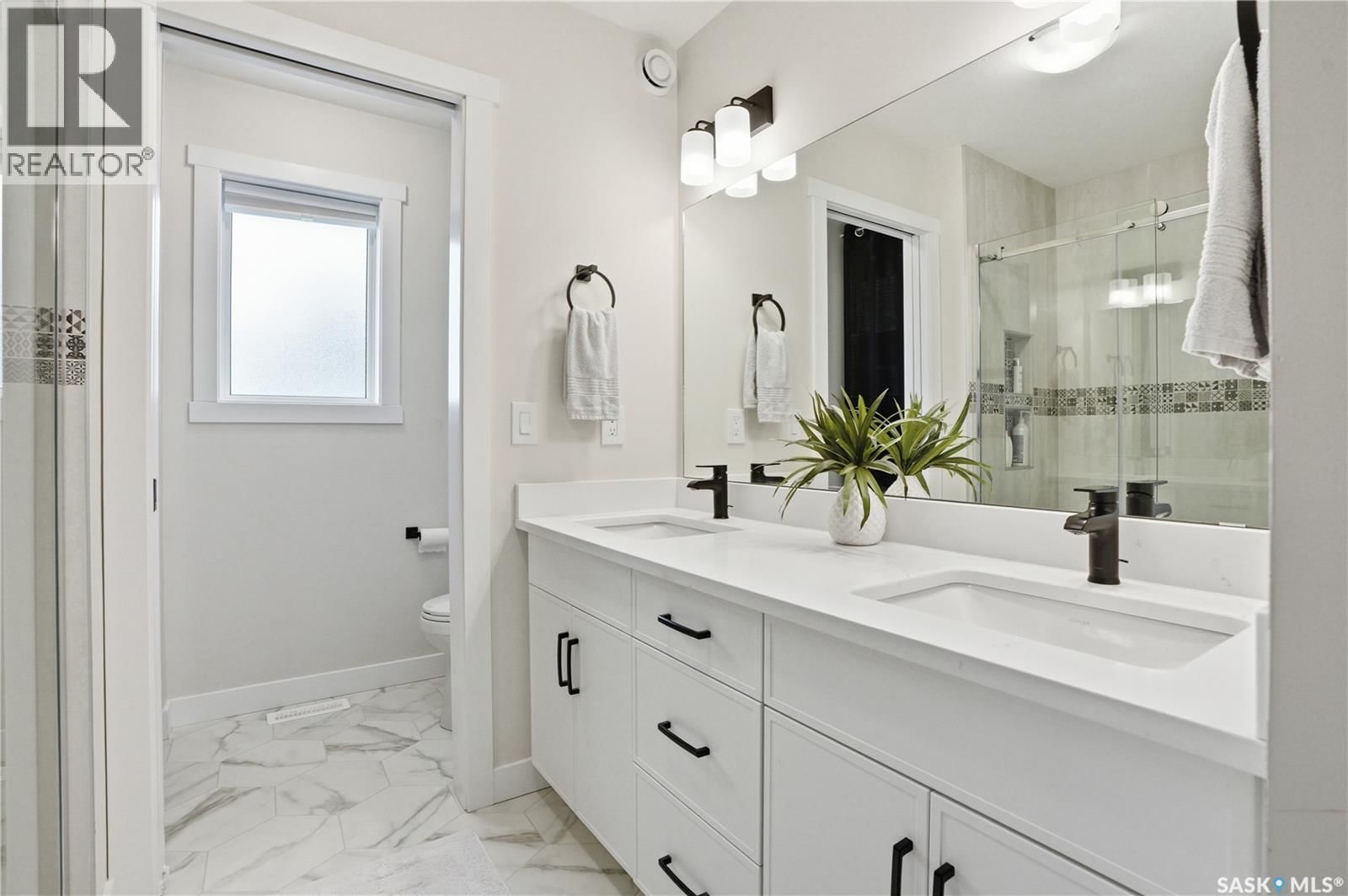 114 KEITH WAY Image 31