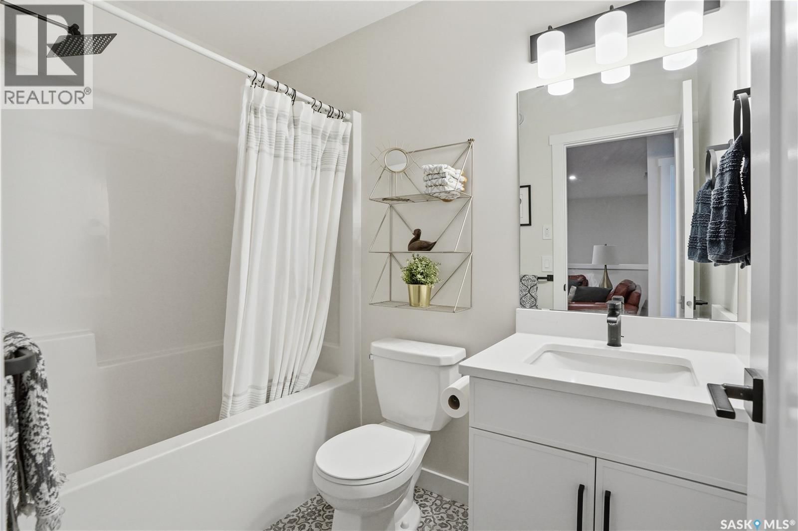 114 KEITH WAY Image 37