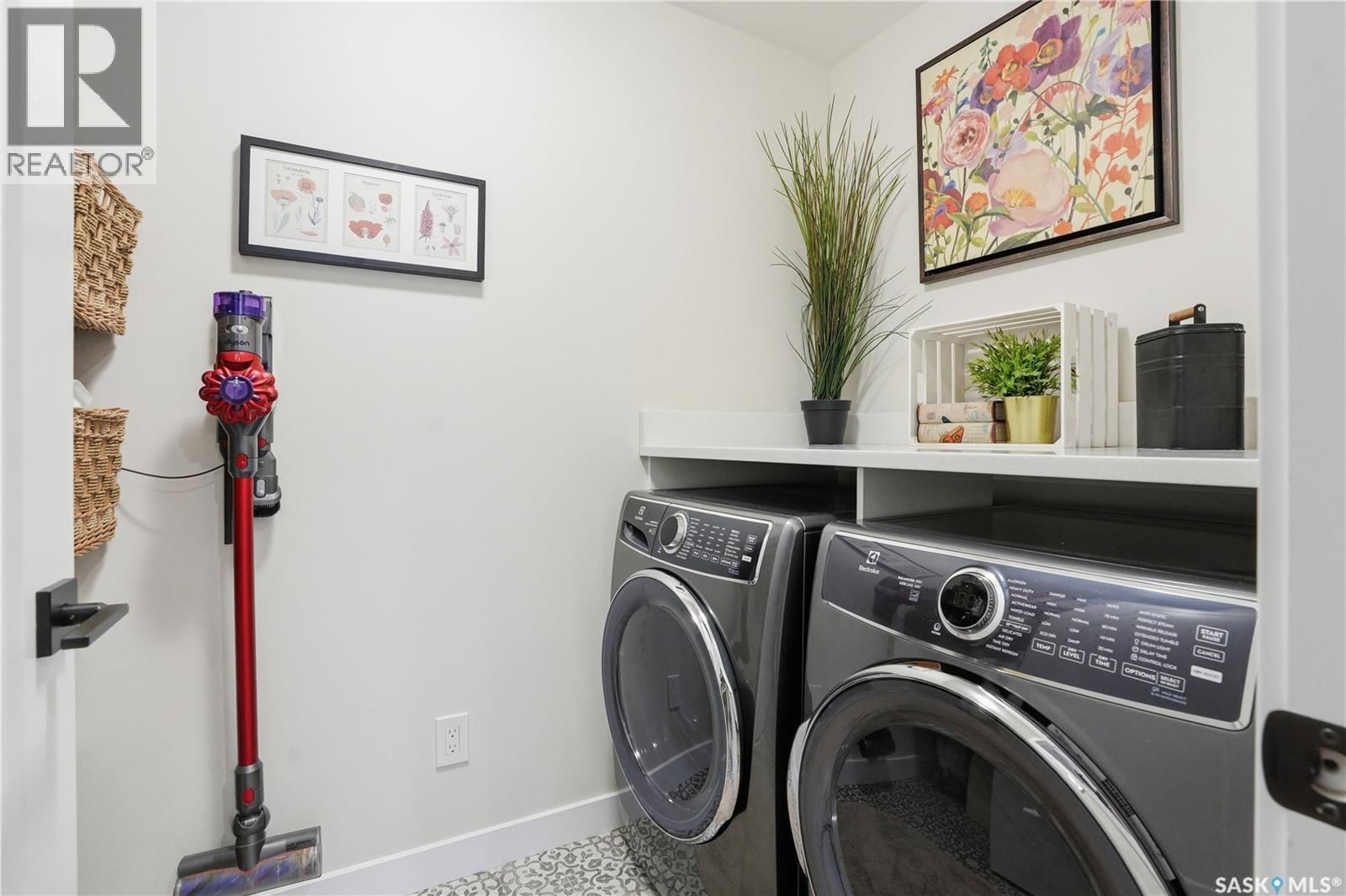 114 KEITH WAY Image 38