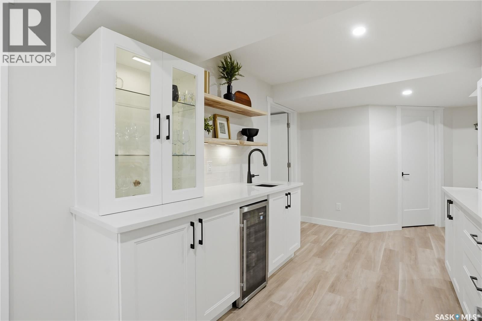 114 KEITH WAY Image 44