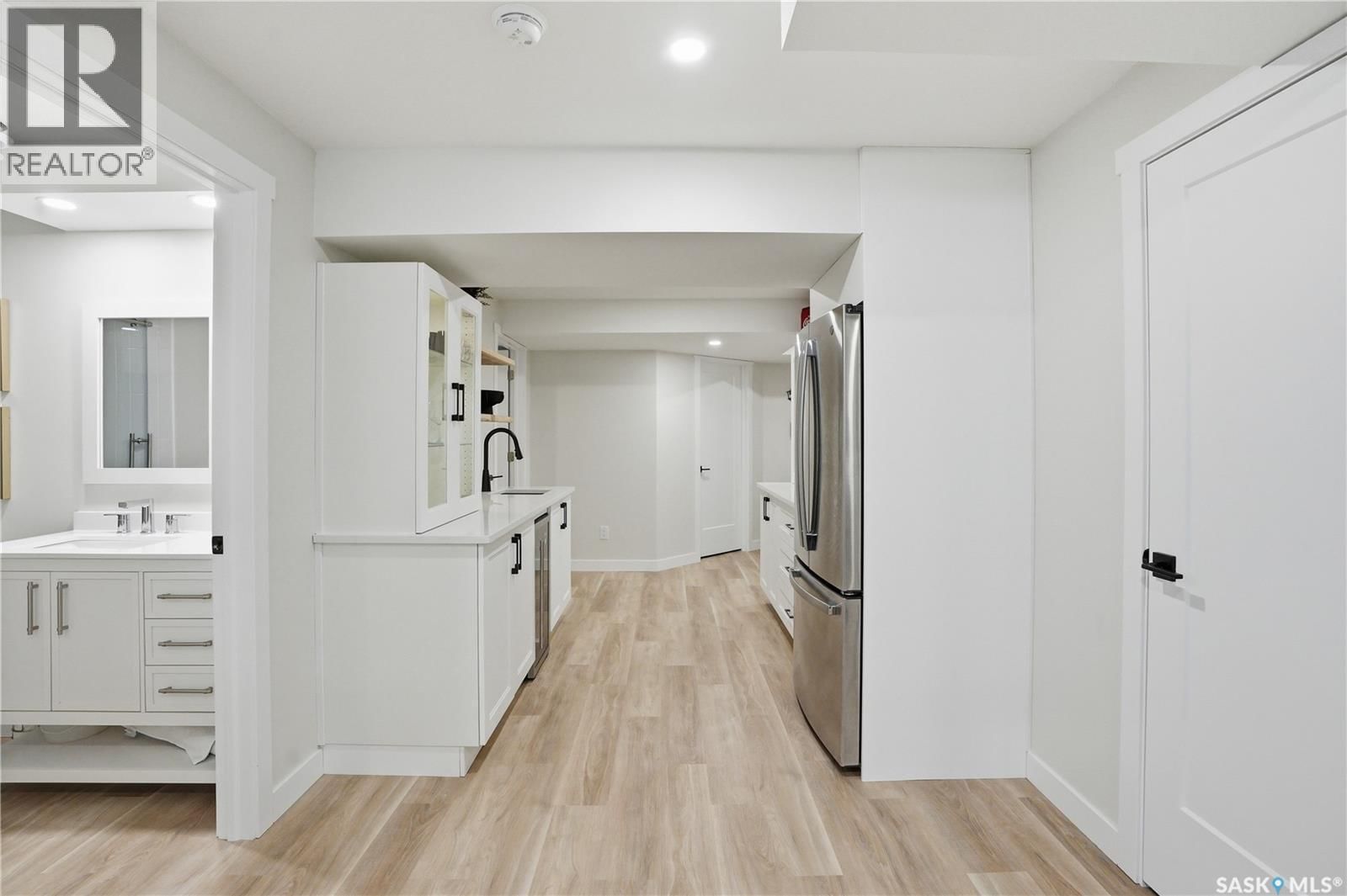 114 KEITH WAY Image 45