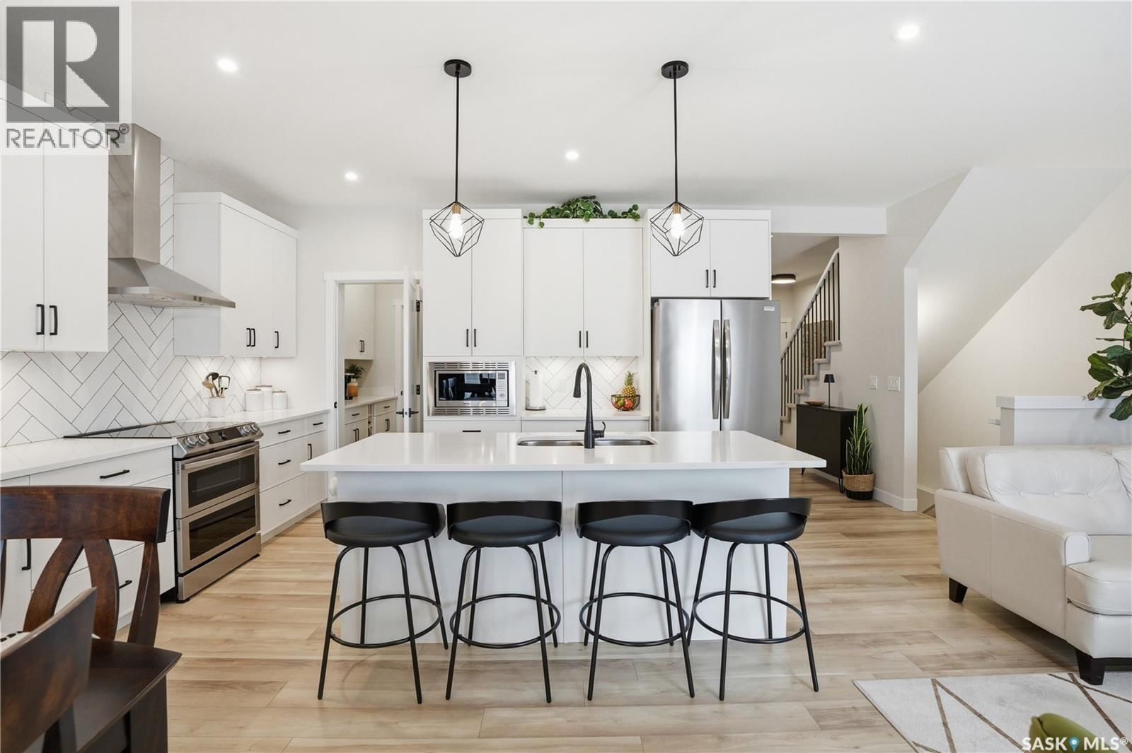 114 KEITH WAY Image 5