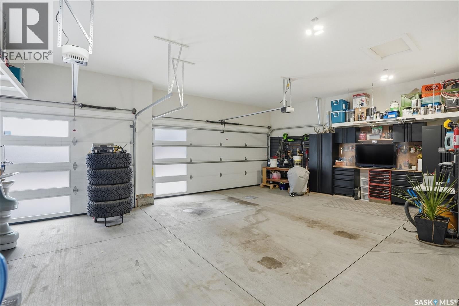 114 KEITH WAY Image 50