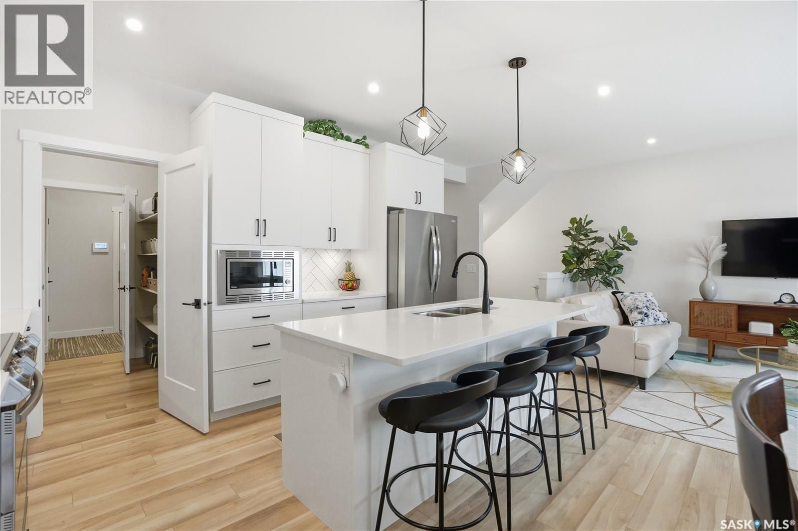 114 KEITH WAY Image 7