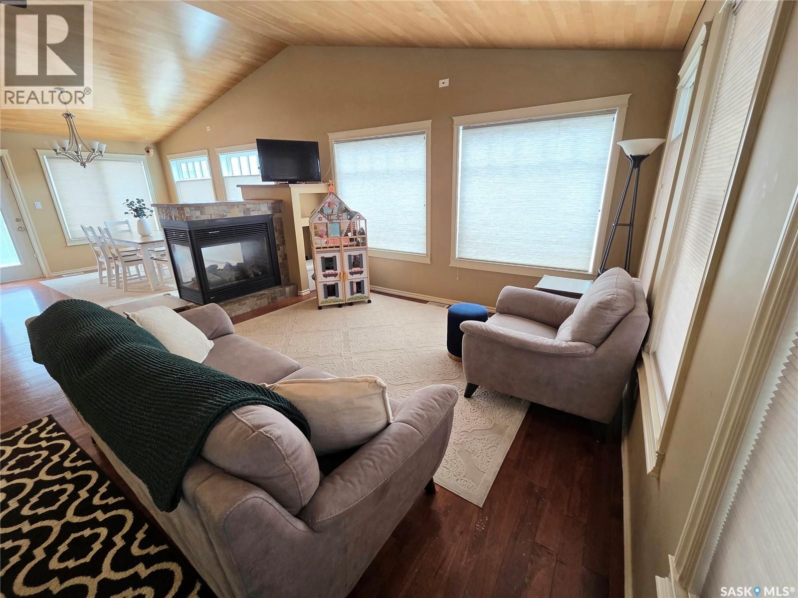 214 5TH STREET Image 12