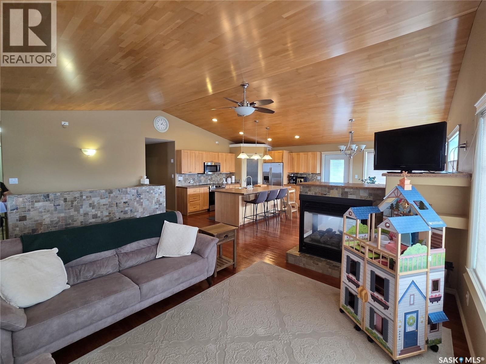 214 5TH STREET Image 13