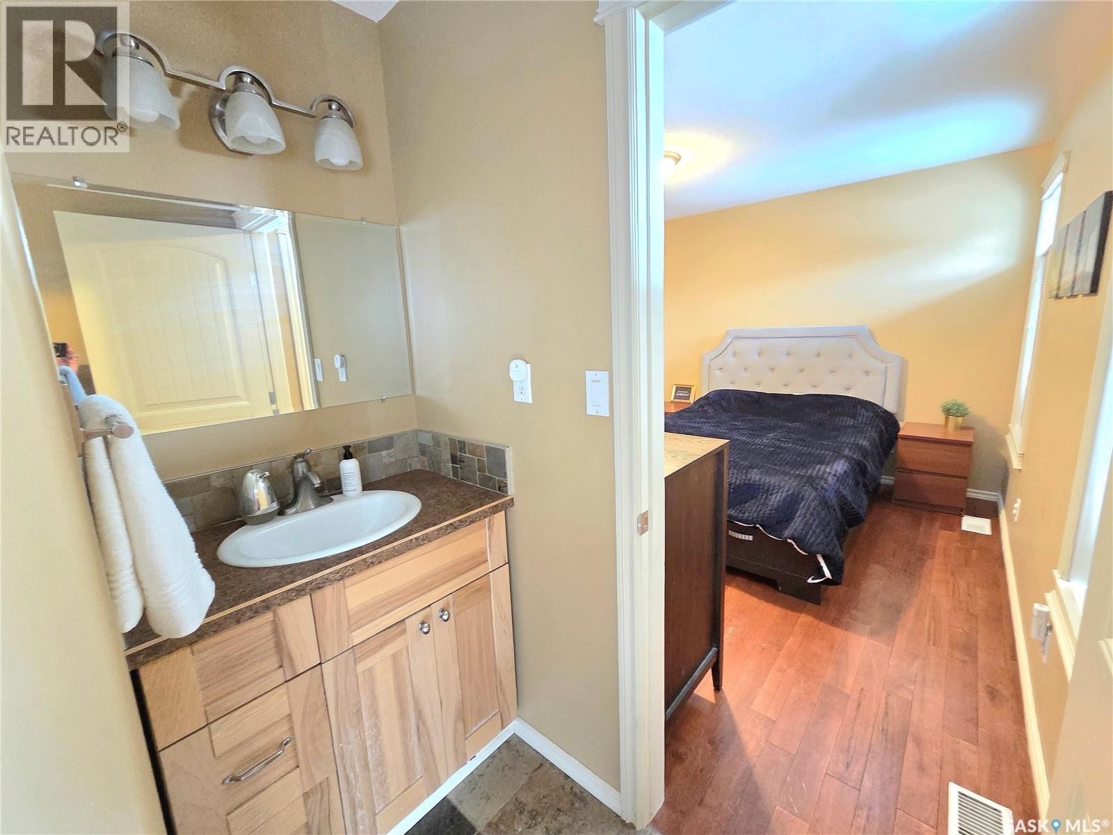 214 5TH STREET Image 19