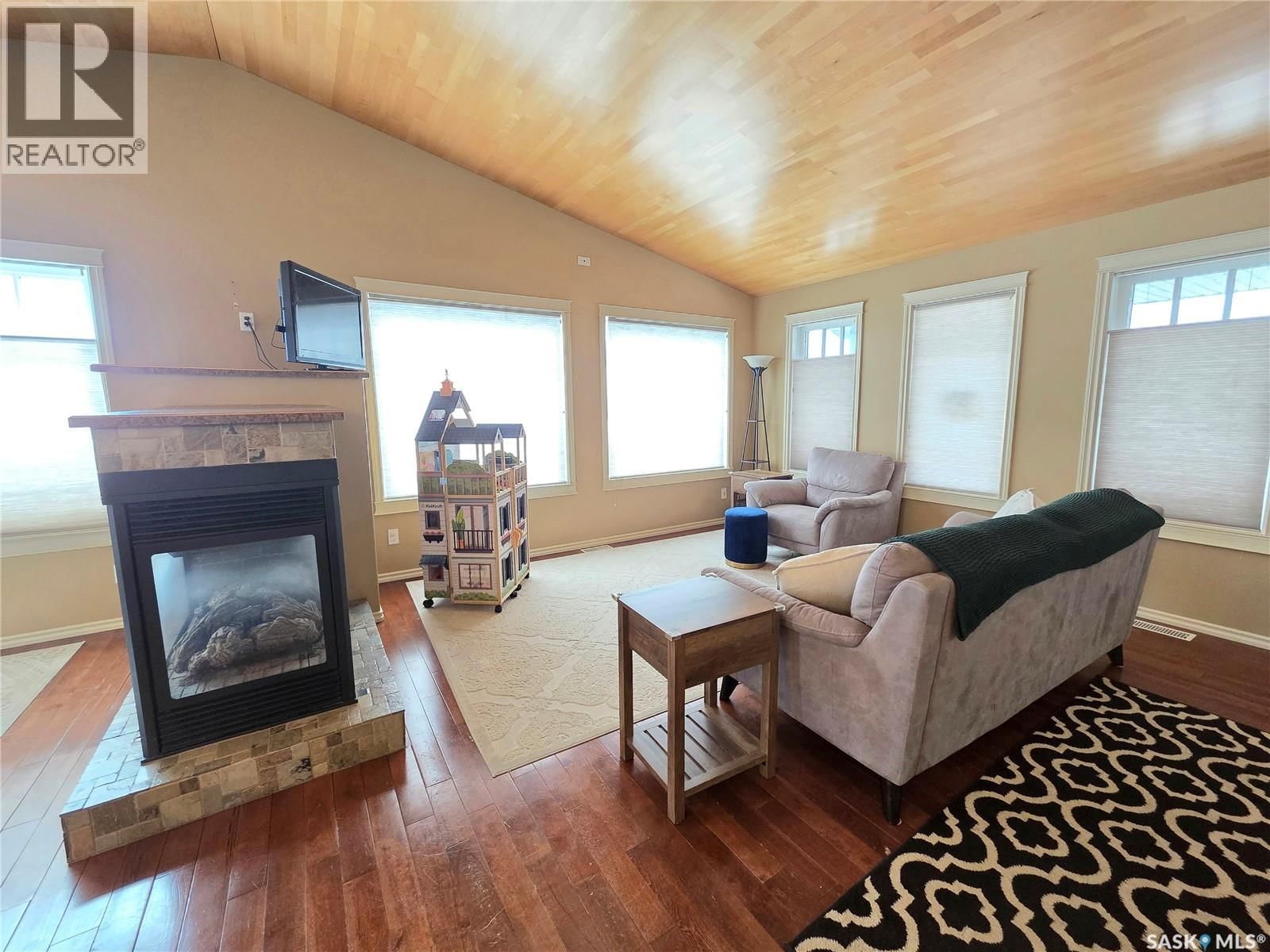 214 5TH STREET Image 9