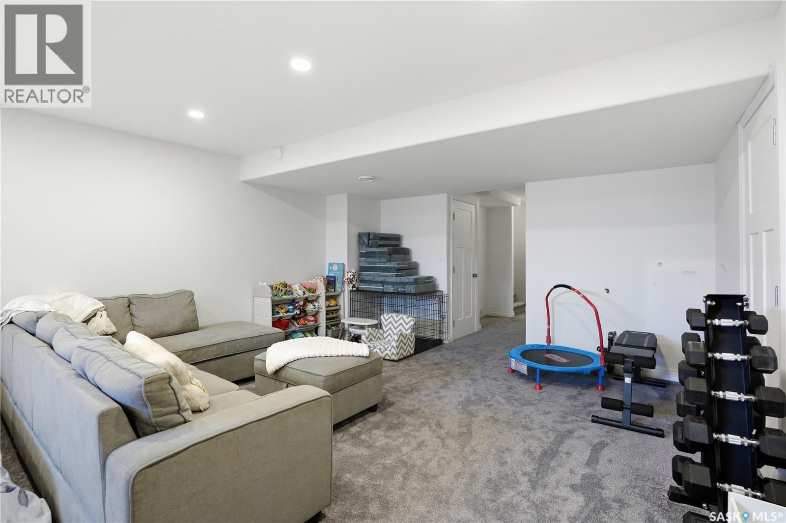 259 HENICK CRESCENT Image 32