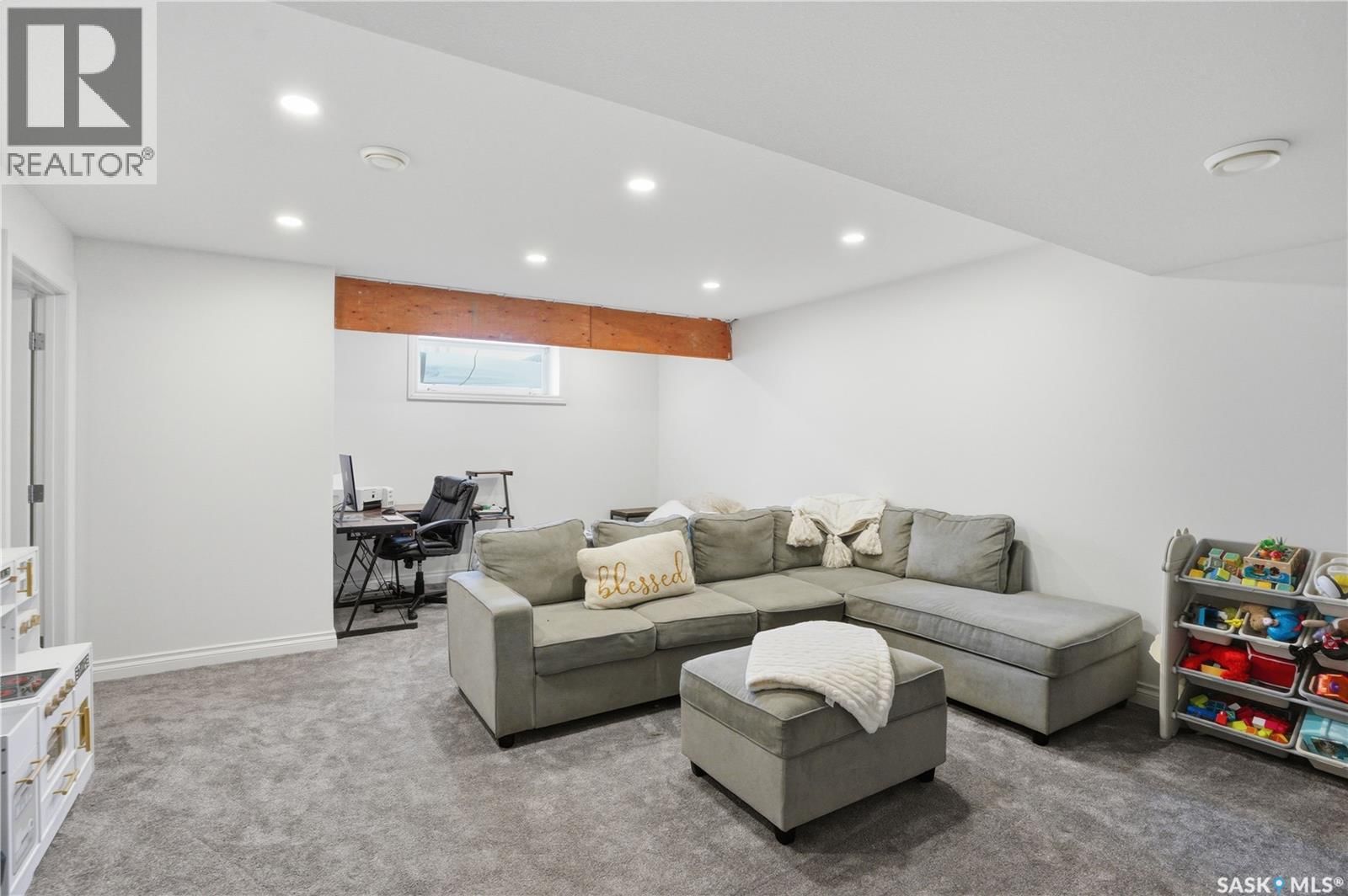 259 HENICK CRESCENT Image 33