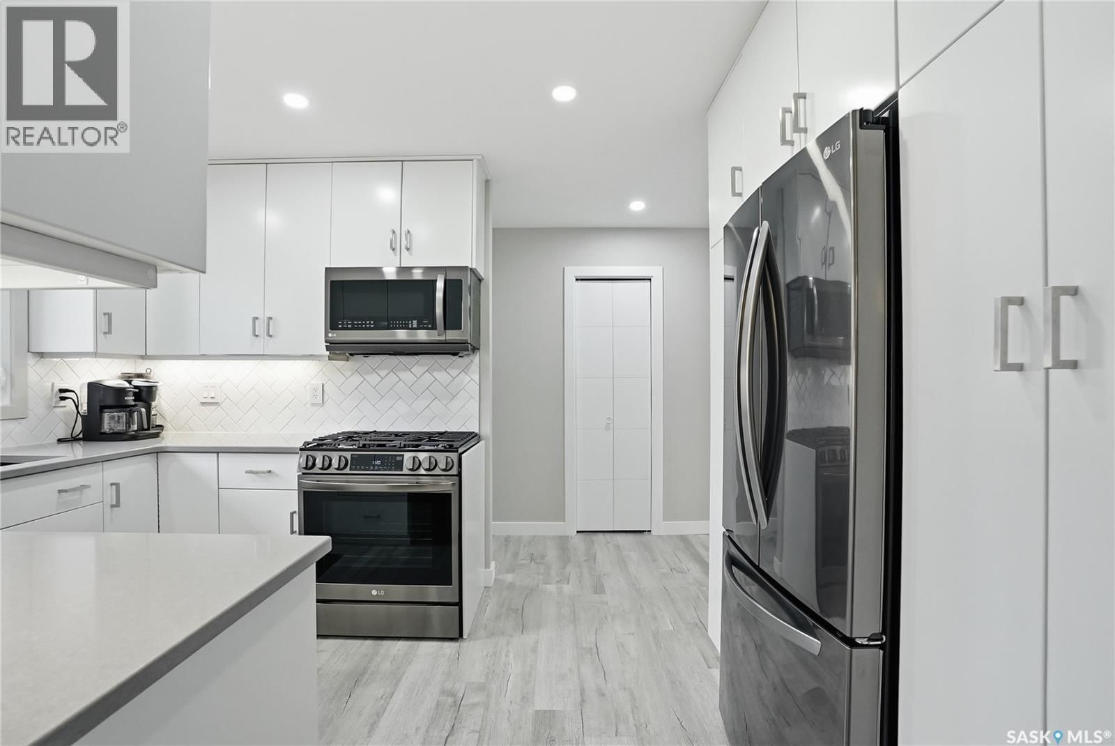 123 DEBORAH CRESCENT Image 13