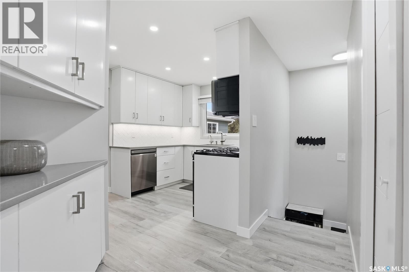 123 DEBORAH CRESCENT Image 17