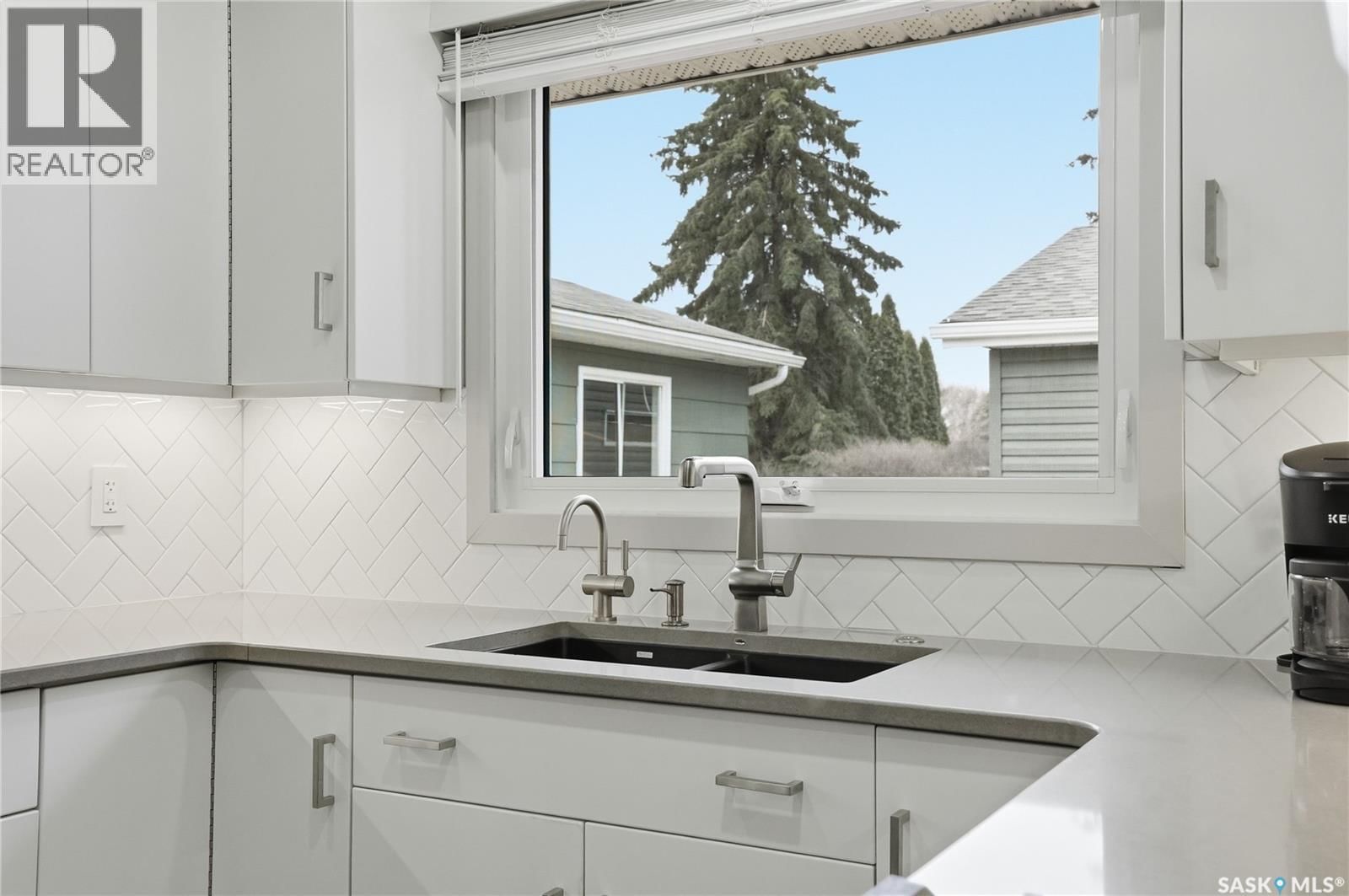 123 DEBORAH CRESCENT Image 18