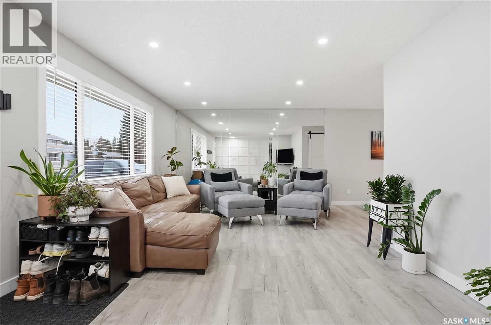 123 DEBORAH CRESCENT Image 21