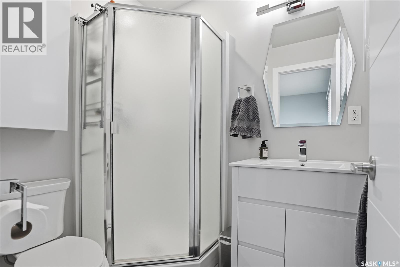 123 DEBORAH CRESCENT Image 28