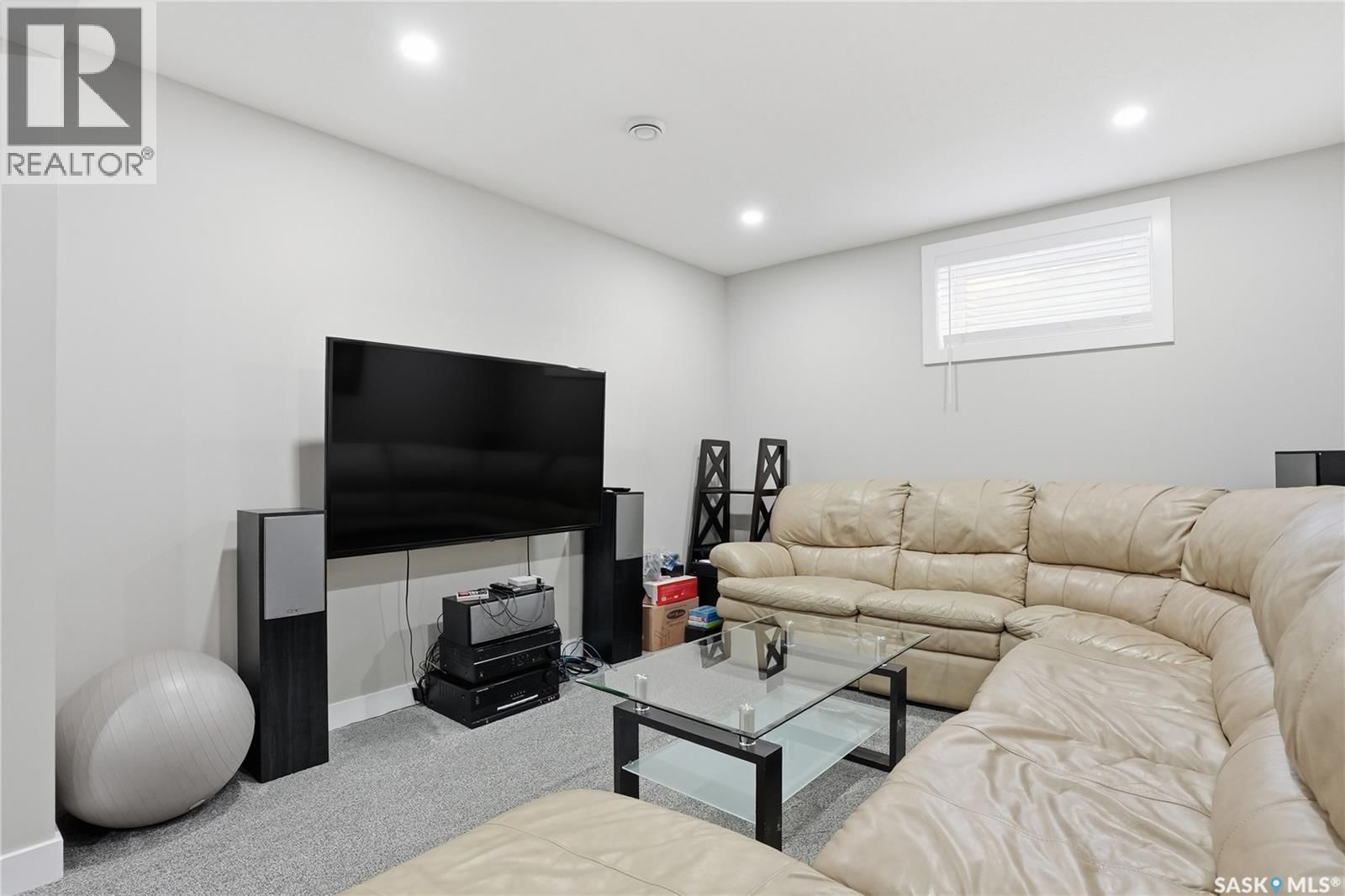 123 DEBORAH CRESCENT Image 39