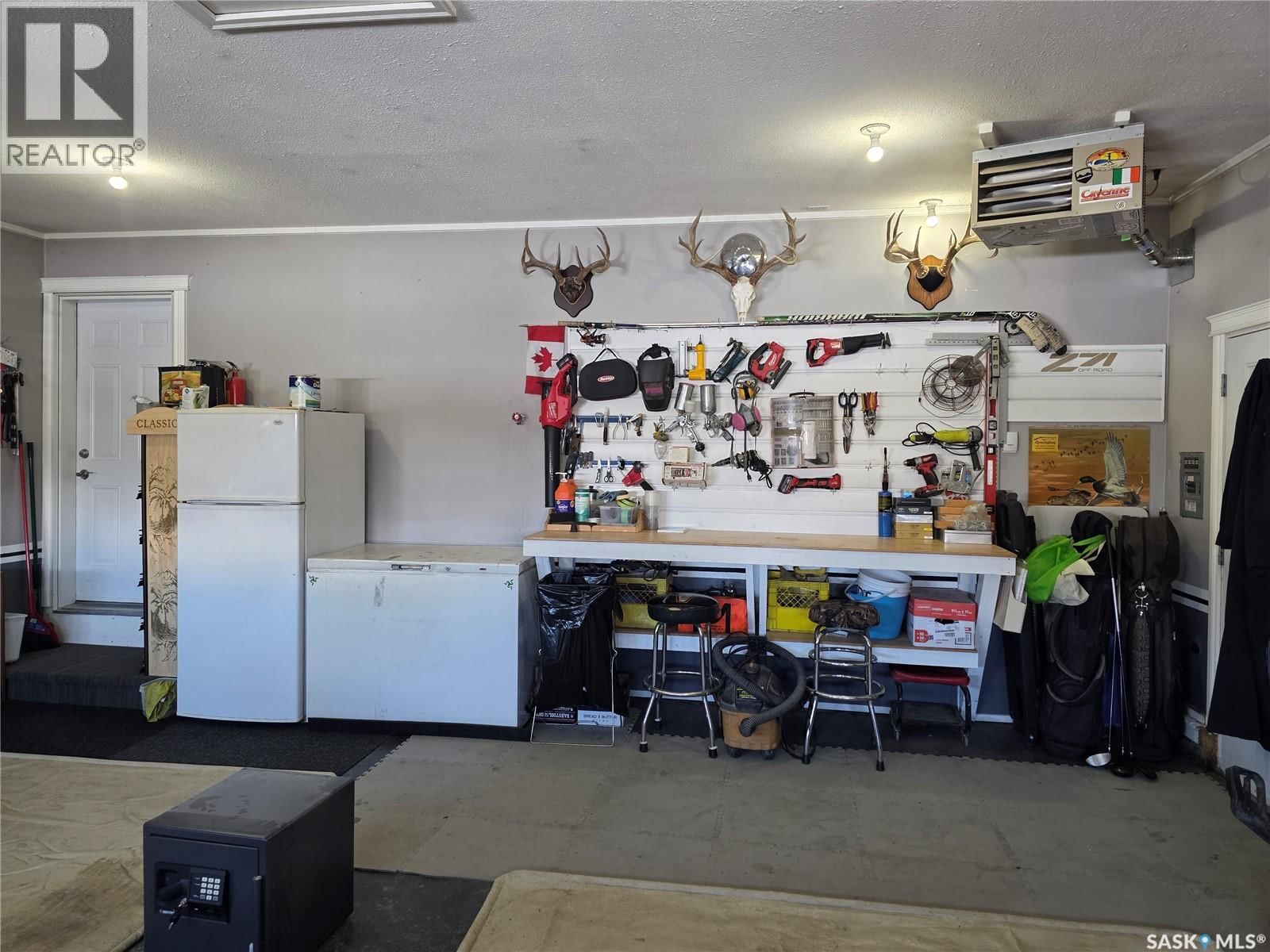 601 SELKIRK STREET Image 32